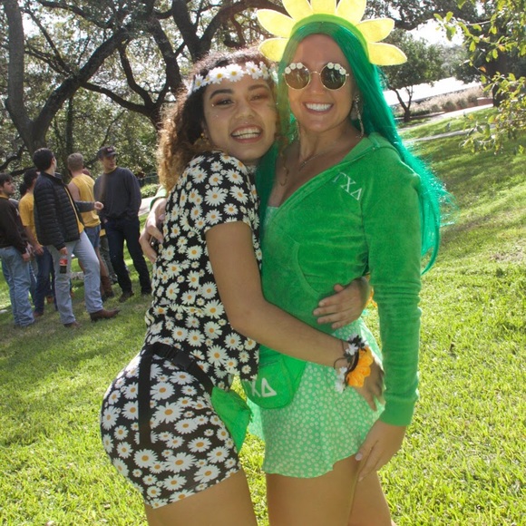 Meet your Posher, Zoe - Picture 4 of 4